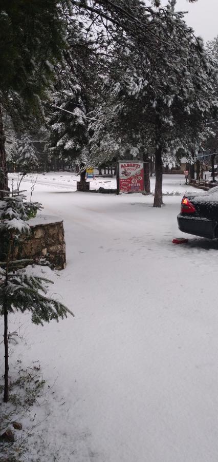 Guesthouse Alberti Llogara Dukat Zewnętrze zdjęcie